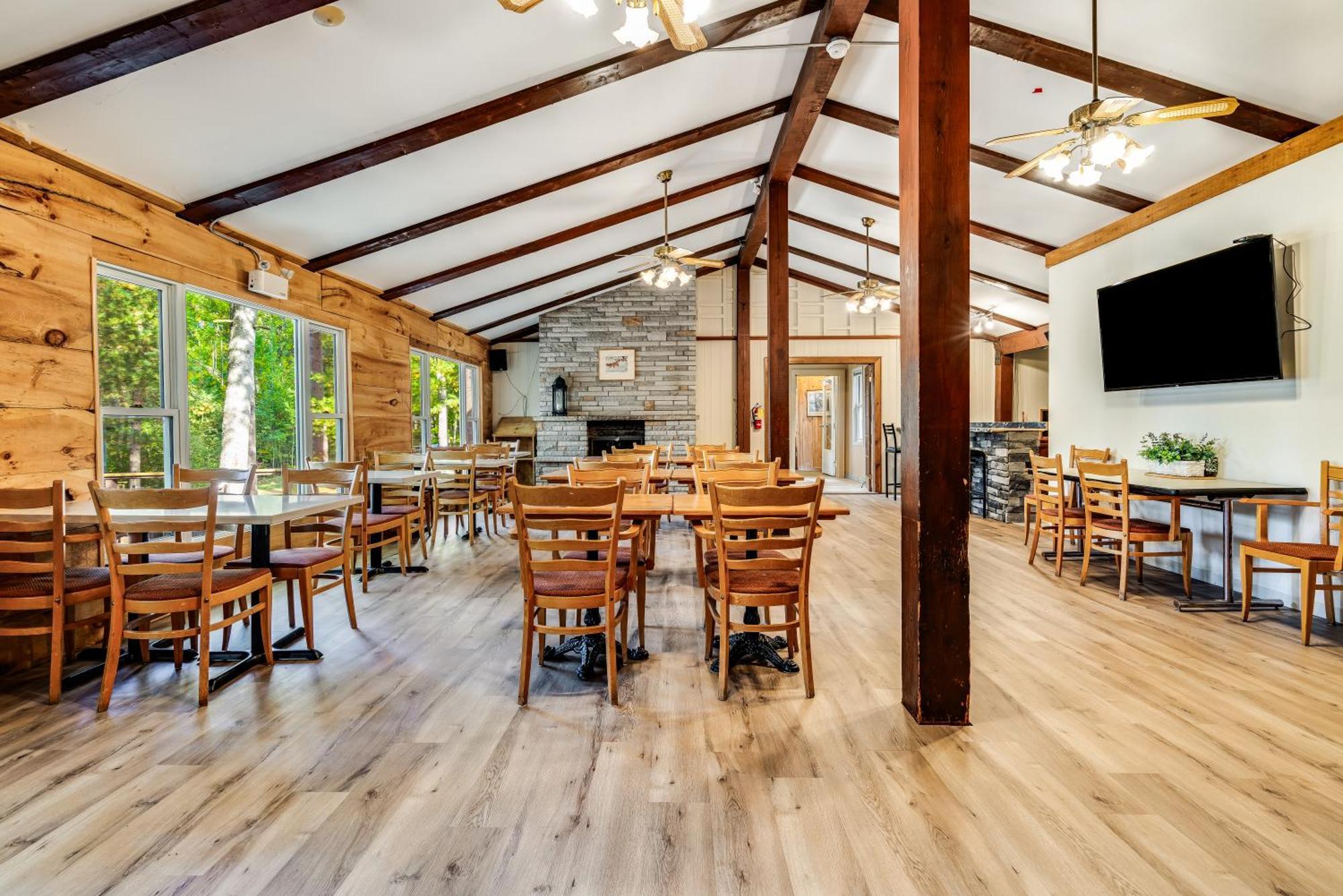 Вилла Muskoka Waterfront Retreat Dwight Экстерьер фото