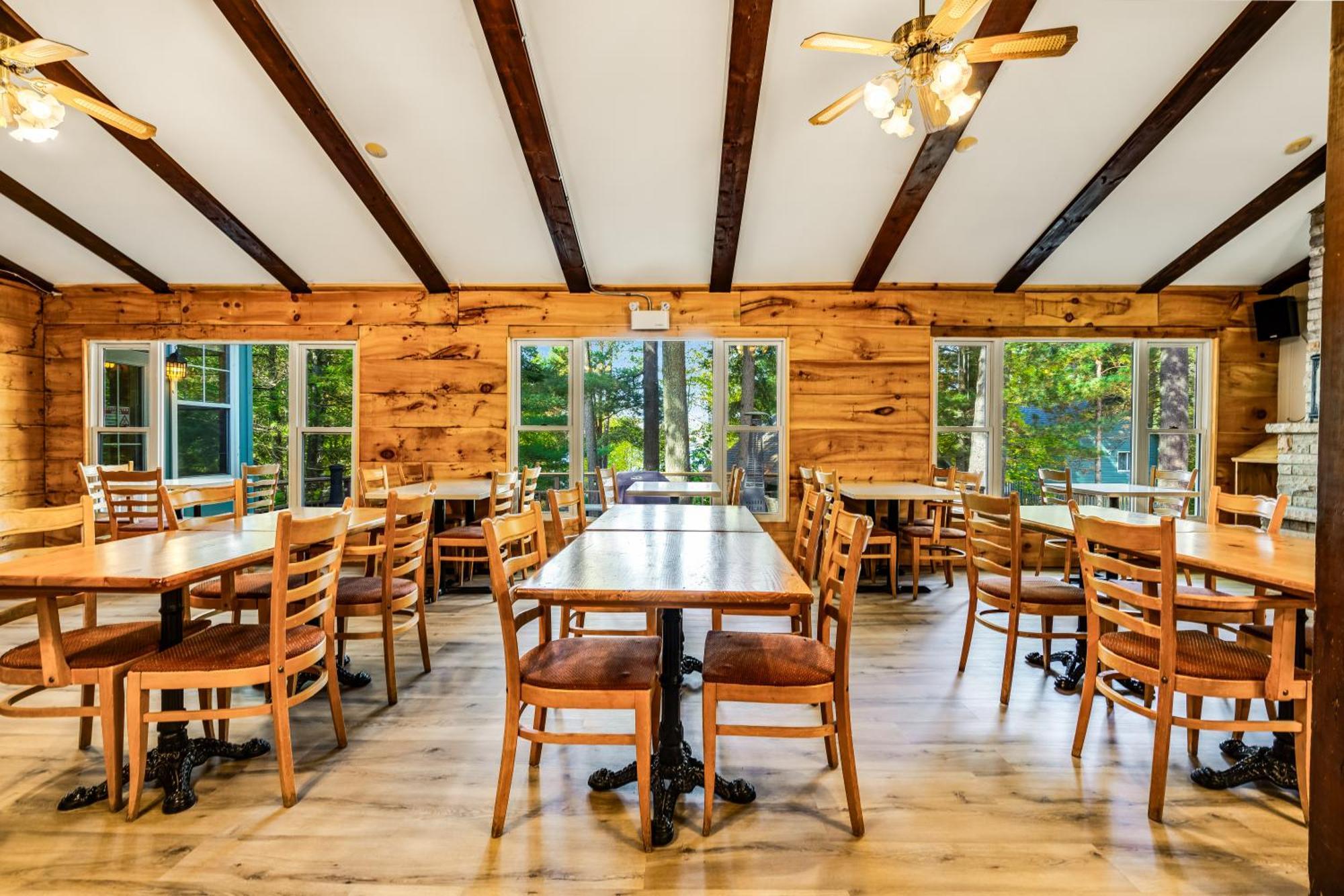 Вилла Muskoka Waterfront Retreat Dwight Экстерьер фото