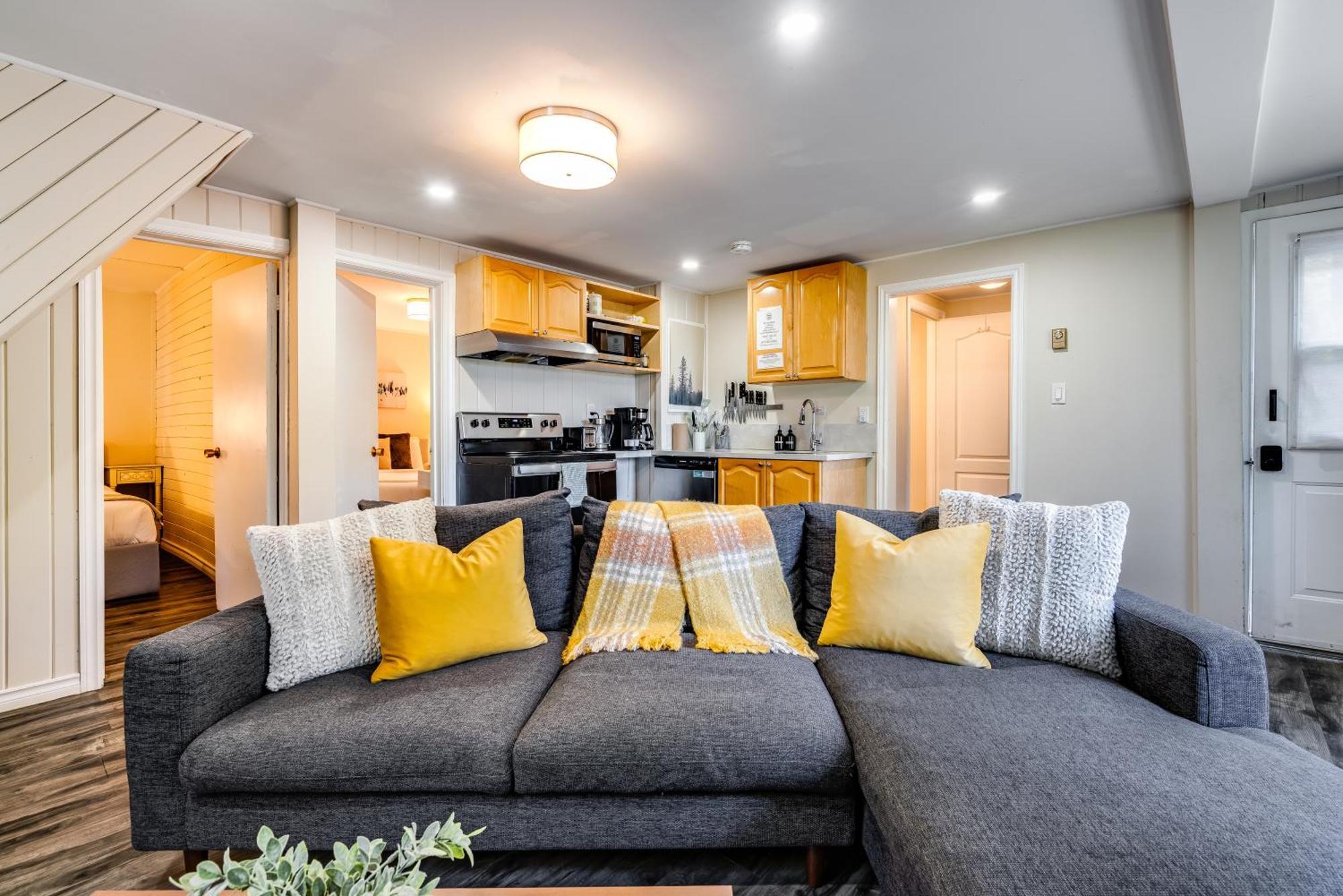 Вилла Muskoka Waterfront Retreat Dwight Экстерьер фото