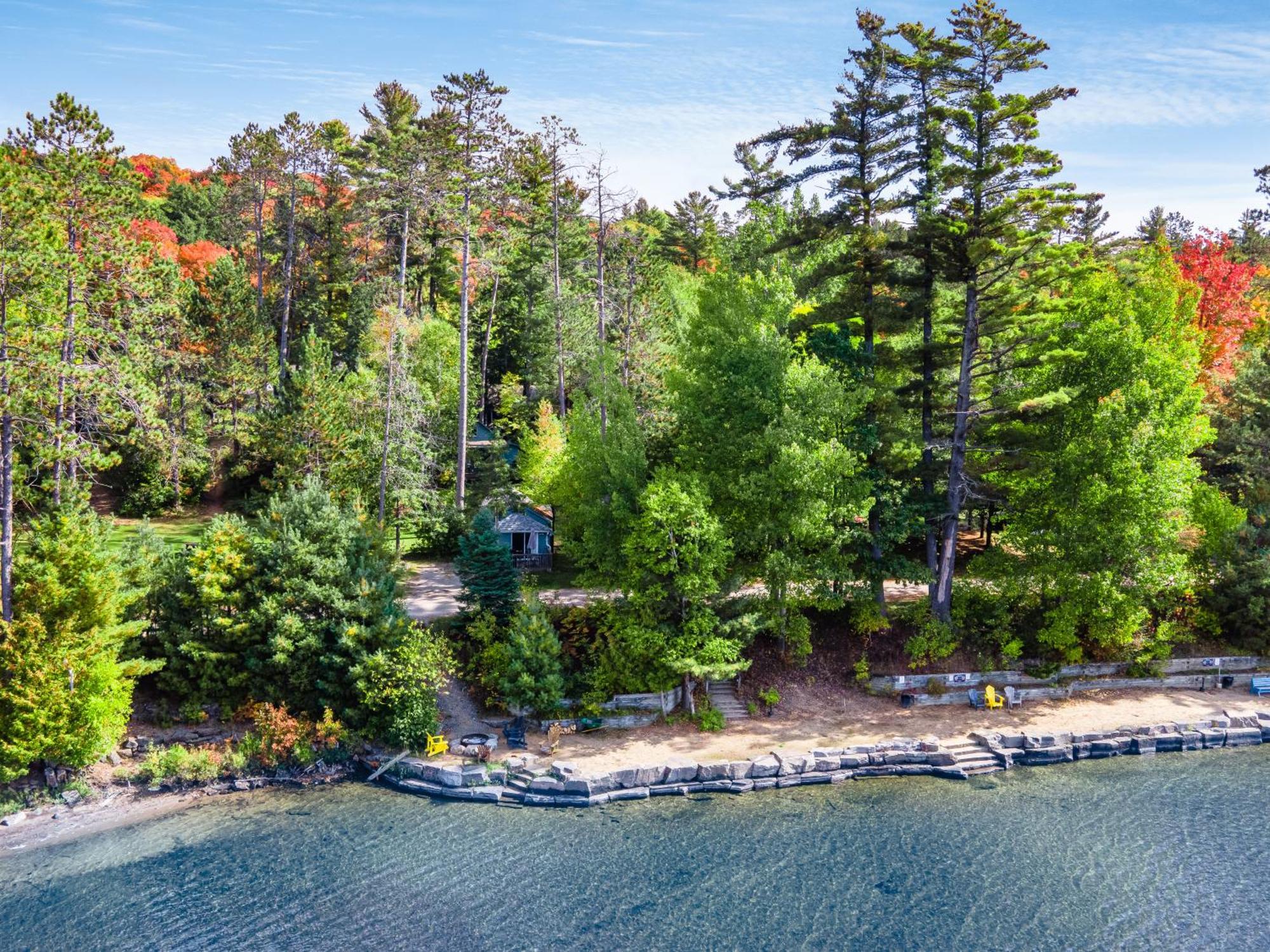 Вилла Muskoka Waterfront Retreat Dwight Экстерьер фото