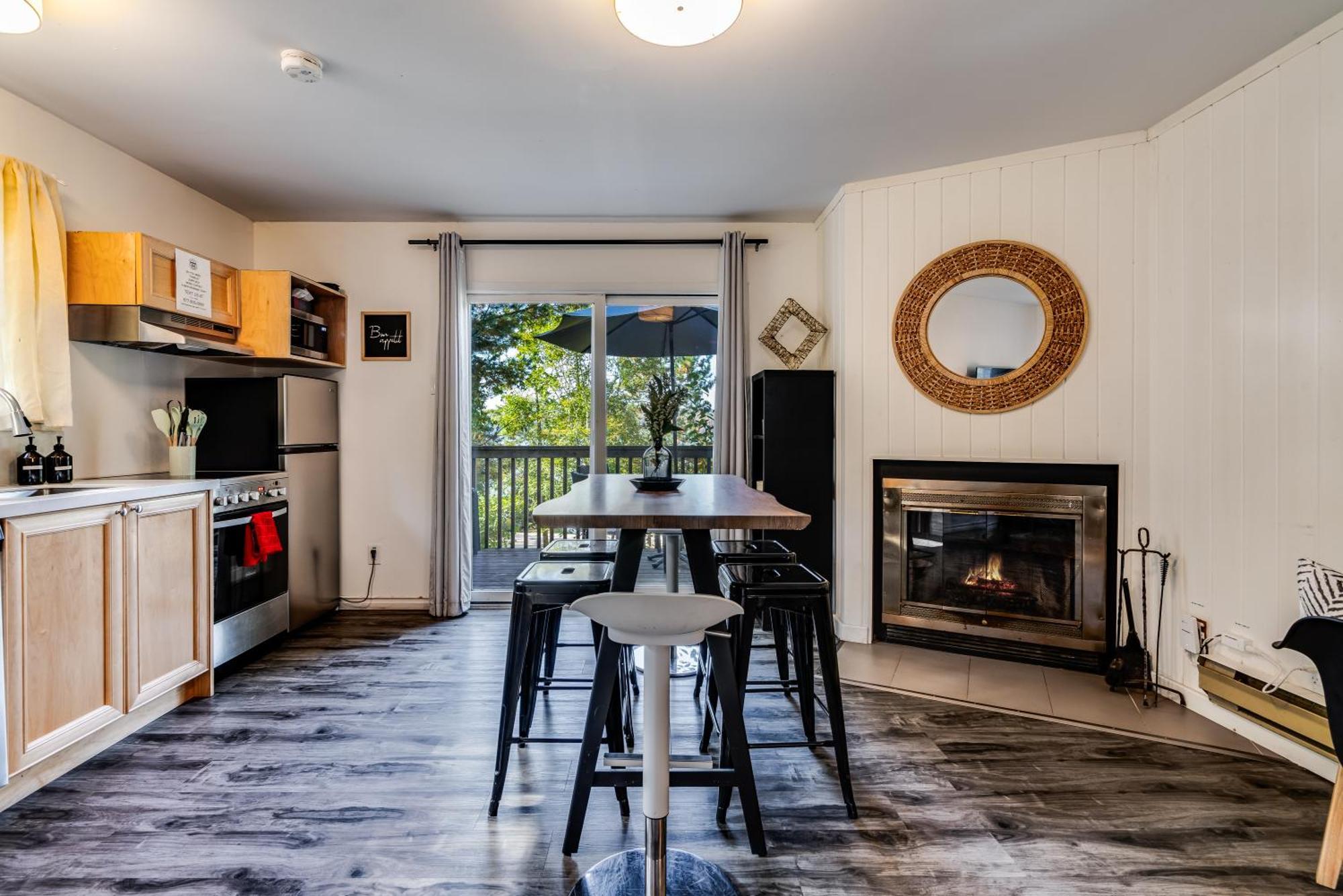 Вилла Muskoka Waterfront Retreat Dwight Экстерьер фото