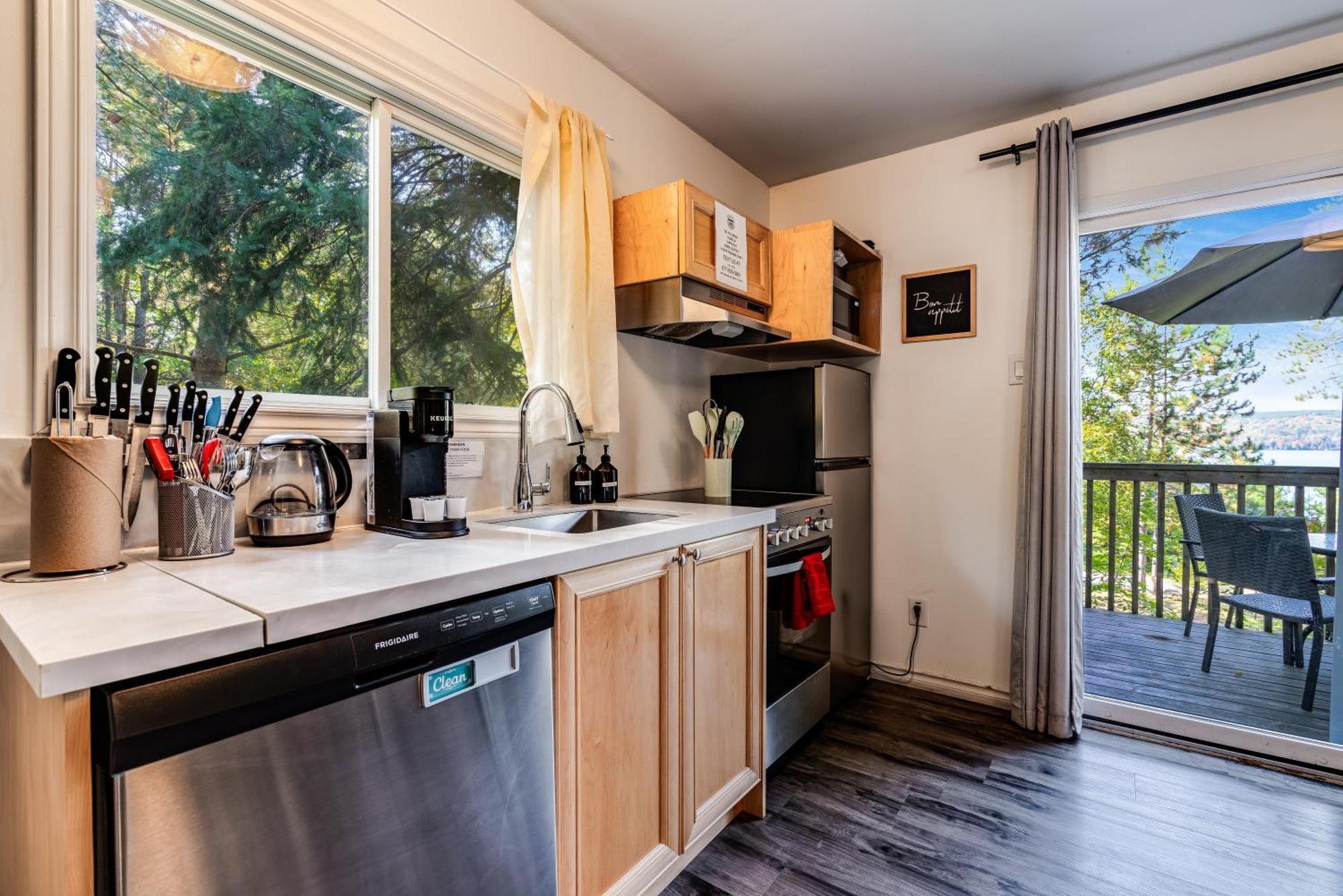 Вилла Muskoka Waterfront Retreat Dwight Экстерьер фото