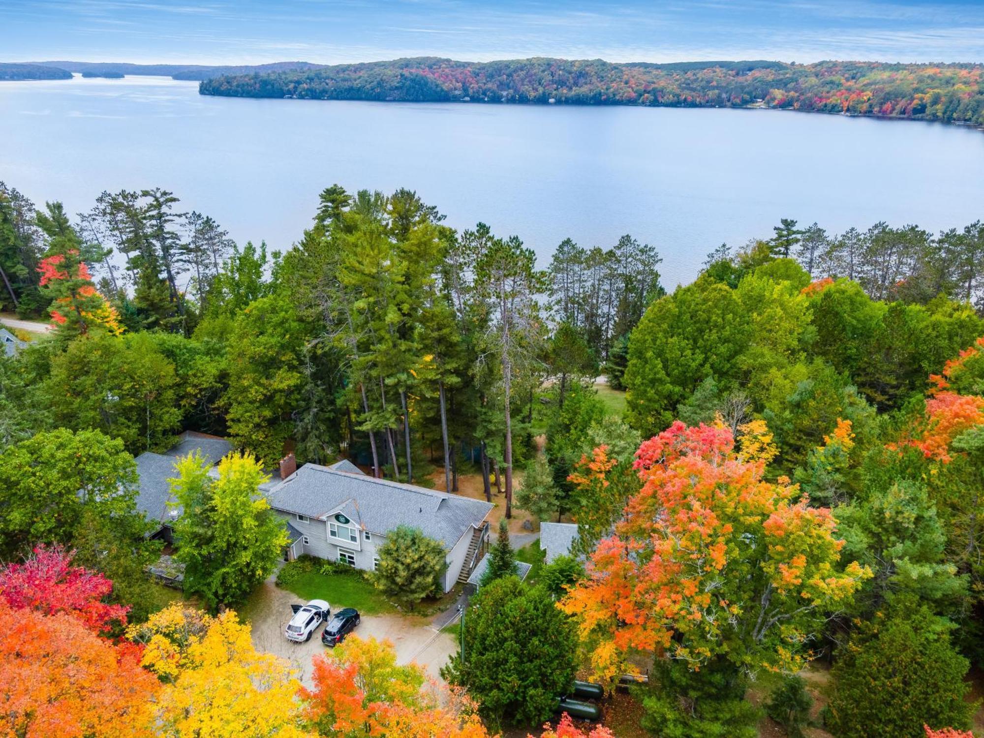 Вилла Muskoka Waterfront Retreat Dwight Экстерьер фото