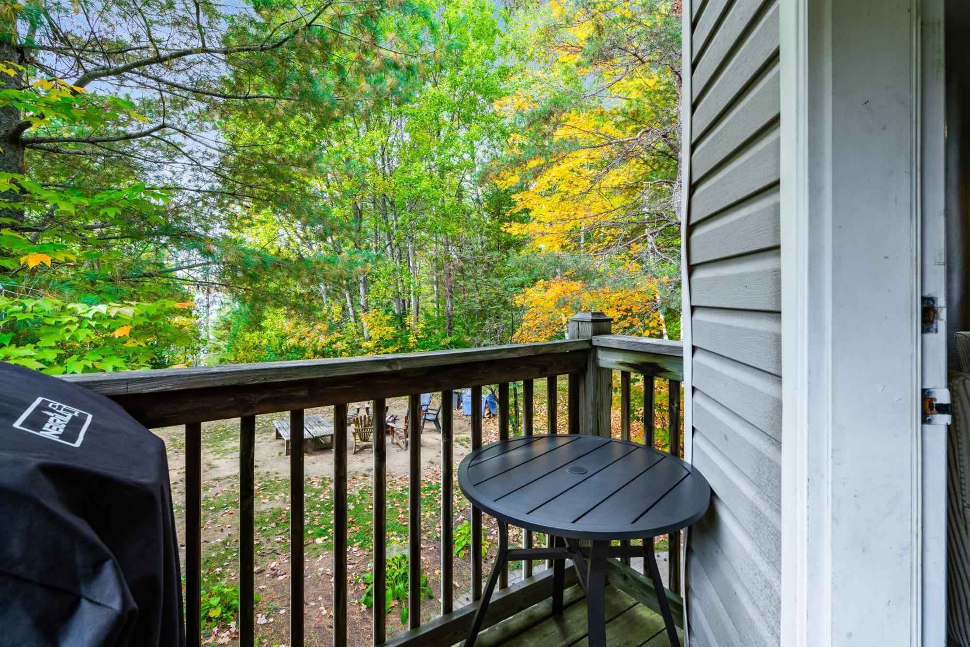 Вилла Muskoka Waterfront Retreat Dwight Экстерьер фото